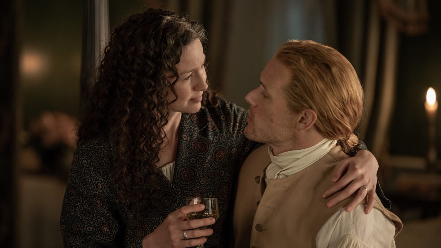 Jamie romances Claire in new photo from Outlander season 7B