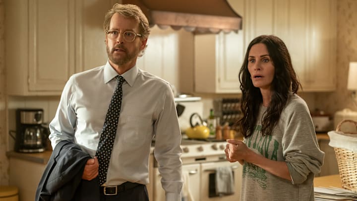 Greg Kinnear and Courteney Cox in Shining Vale