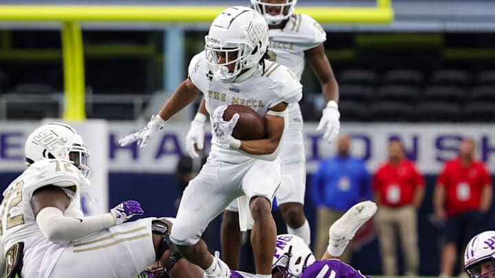 South Oak Cliff will play Port Neches-Groves in the Texas UIL 5A Division II quarterfinals on Friday night. South Oak Cliff will play Port Neches-Groves in the Texas UIL 5A Division II quarterfinals on Friday night.