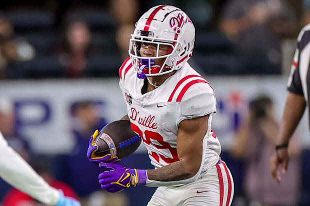 Duncanville's Caden Durham rushes during the 2022 UIL (Texas) 6A Division I state championship.