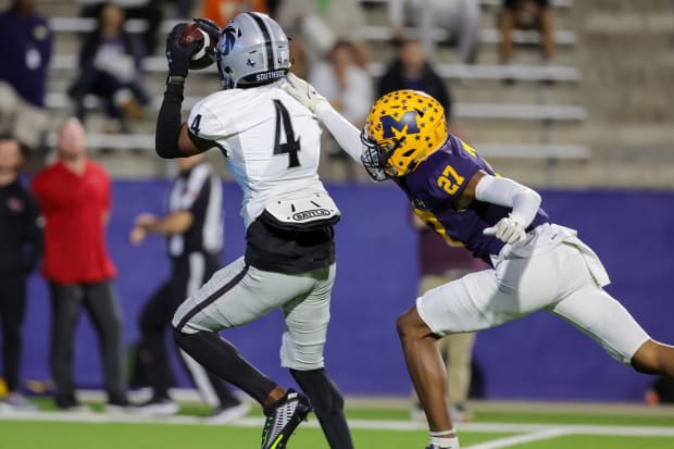 Zadian "Zay" Gentry contends a pass against Denton Guyer as a sophomore. The SMU commit will play for Anna as a senior.