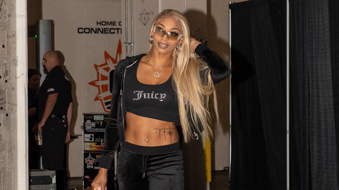 DiJonai Carrington flexes abs in Lola Bunny Space Jam Halloween costume