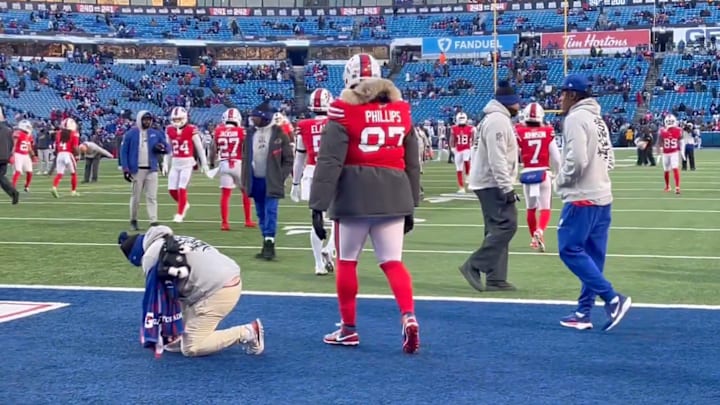 Phillips looks cozy ahead of a chilly one in Buffalo. Phillips looks cozy ahead of a chilly one in Buffalo.