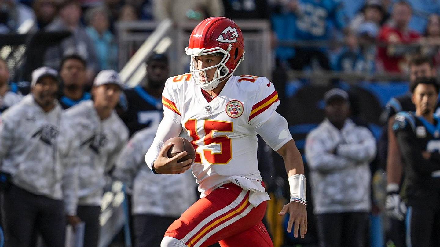 Patrick Mahomes Rescues Chiefs Again With Heroic Play in Final Minute vs ...