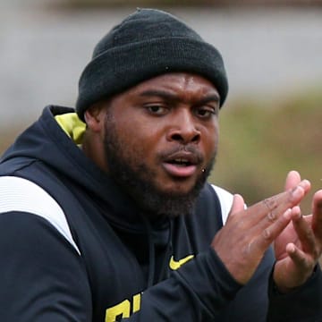 Oregon offensive line coach A'lique Terry leads a workout during spring practice with the Ducks in Eugene, Ore. Thursday, April, 13, 2023.

Sports Oregon Spring Practice