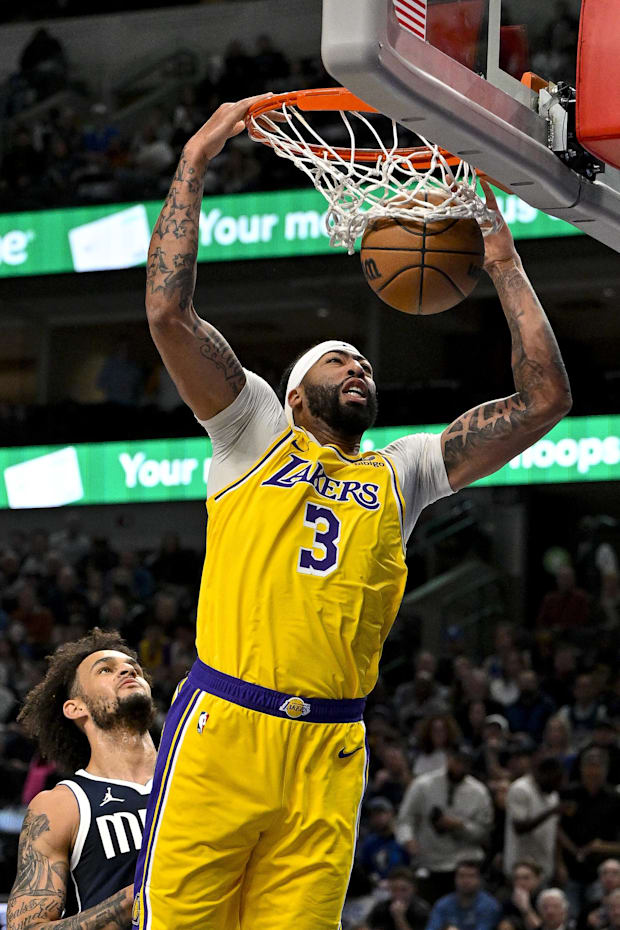 Los Angeles Lakers forward Anthony Davis (3) dunks the ball past Dallas Mavericks center Dereck Lively II