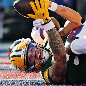 Green Bay Packers wide receiver Christian Watson (9) catches a touchdown against New York Giants cornerback Deonte Banks.