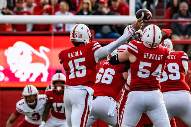 Dylan Raiola (15) throws the ball in the first quarter. 