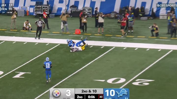 Kenneth Gainwell somehow scored a touchdown on this play. 