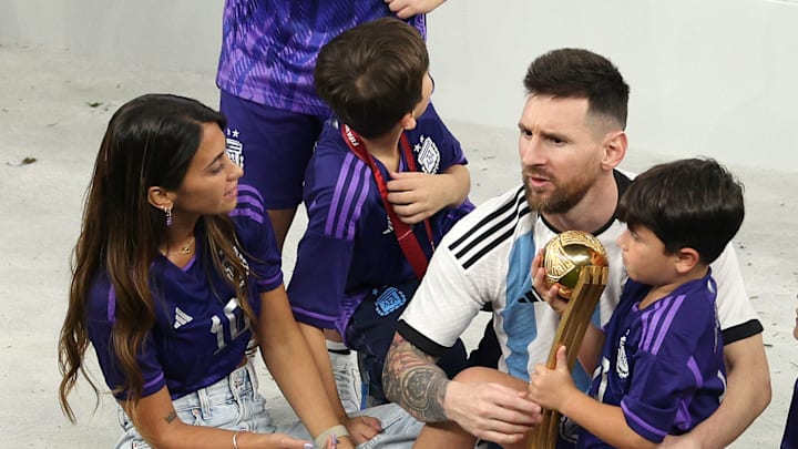 Lionel Messi et sa famille après avoir remporté la Coupe du Monde 2022 Lionel Messi et sa famille après avoir remporté la Coupe du Monde 2022
