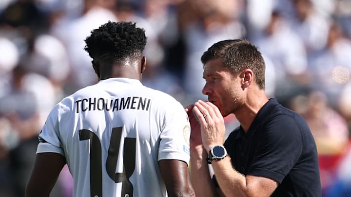 Xabi Alonso a convoqué Tchouaméni à une réunion dès le premier jour de son arrivée. Xabi Alonso a convoqué Tchouaméni à une réunion dès le premier jour de son arrivée.