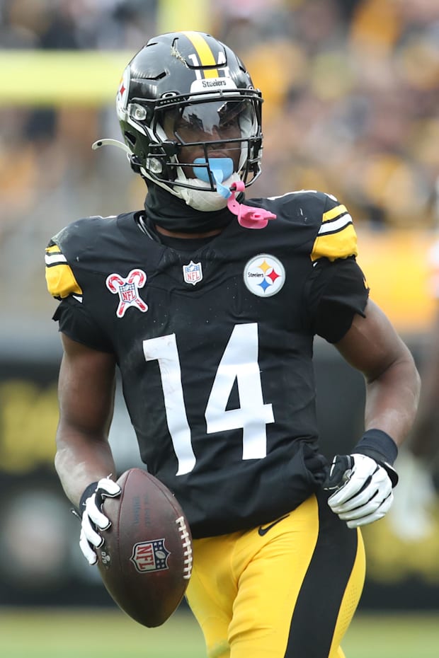Pittsburgh Steelers wide receiver George Pickens reacts after a first down against the Kansas City Chiefs