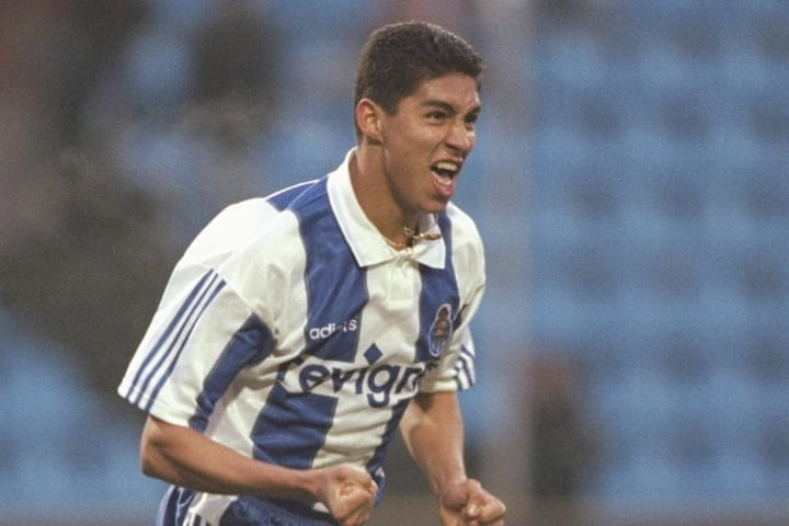 Jardel of Porto celebrates a goa