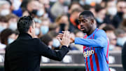 Xavi y Dembélé en un partido de liga