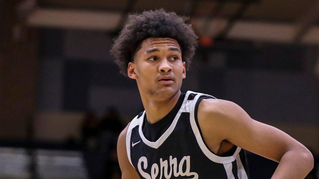 Serra's Maximo Adams (25) looks to coaches as he runs down the court during the first quarter of their first-round CIF-SS playoff game at Indio High School in Indio, Calif., Wednesday, Feb. 7, 2024.
