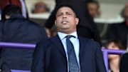 Mesmo diante de protestos de torcedores, Ronaldo resolveu seguir com a mudança do escudo 