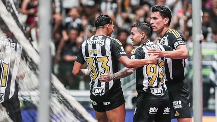 Galo goleou o Vasco na Arena MRV