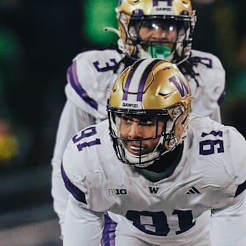 Isaiah Ward gets in a stance coming off the edge for the Huskies. 