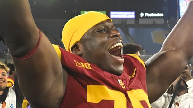 Oregon Ducks Oklahoma State Cowboys Montana State Bobcats Dante Moore Emmanuel Pregnon Theran Johnson Injury College Football