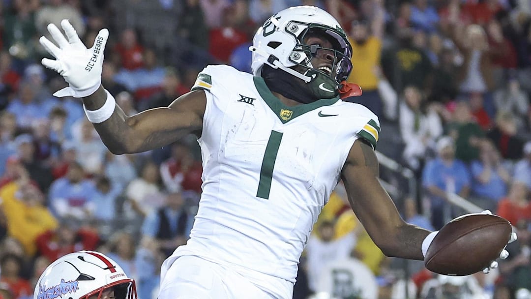  Baylor Bears tight end Michael Trigg runs with the ball after a reception against the Houston Cougars.