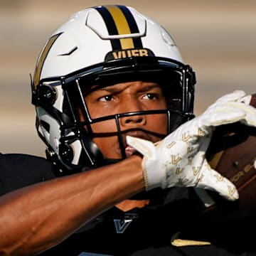 Vanderbilt cornerback Tyson Russell (8).