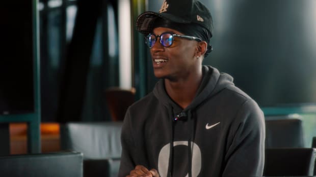 Oregon Ducks Top Receiver Evan Stewart Suffers Injury, Likely Season-Ending