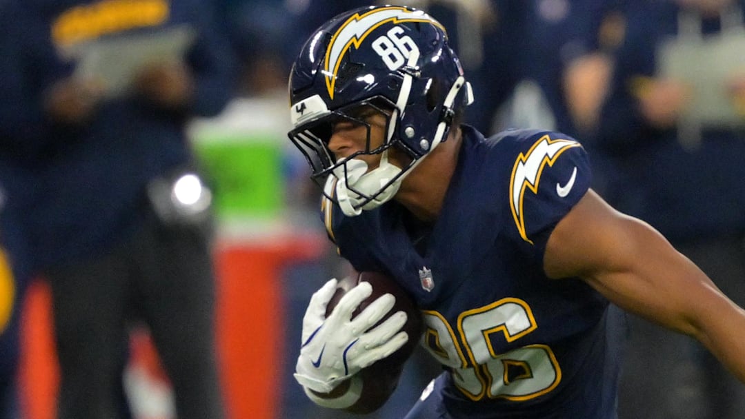 Oct 23, 2025; Inglewood, California, USA; Los Angeles Chargers tight end Oronde Gadsden II (86) makes a catch against the Minnesota Vikings during the first half at SoFi Stadium. Mandatory Credit: Jayne Kamin-Oncea-Imagn Images