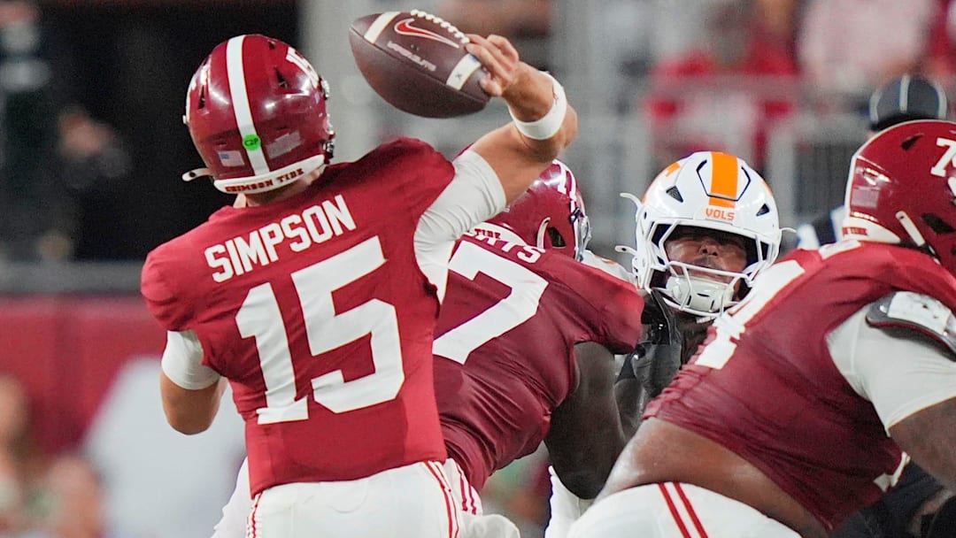 Alabama quarterback Ty Simpson (15) Alabama quarterback Ty Simpson (15)