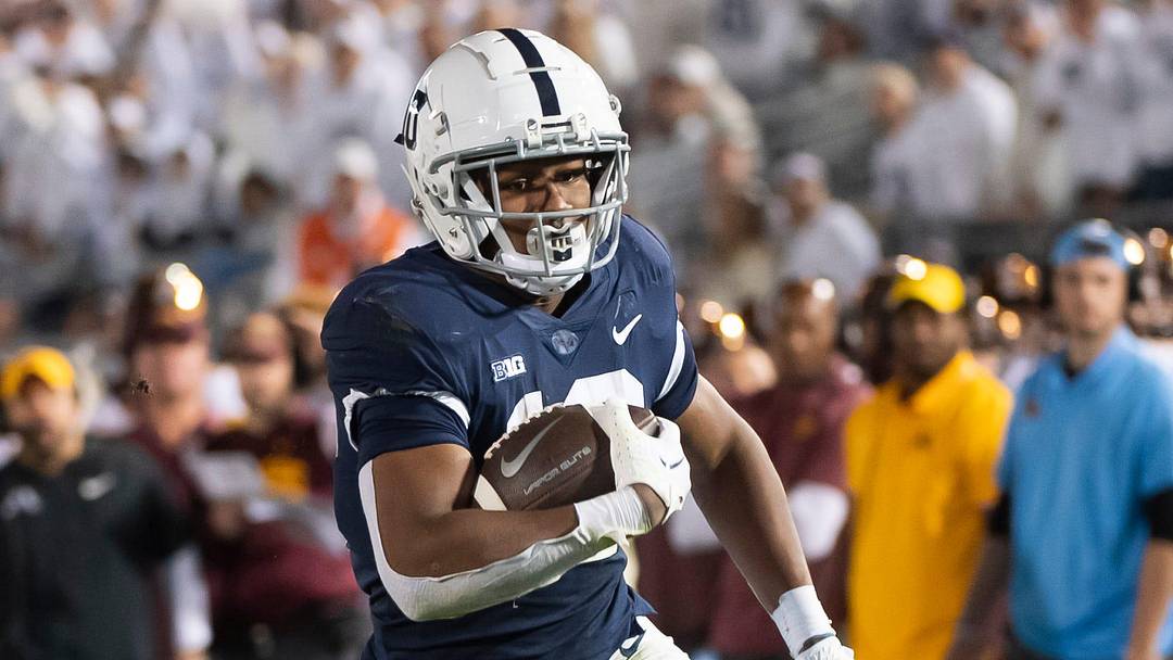 Penn State's Nick Singleton (10) takes off on a 16-yard touchdown run in the third quarter against Minnesota at Beaver Stadium on Saturday, Oct. 22, 2022, in State College.

Hes Dr 102222 Whiteout