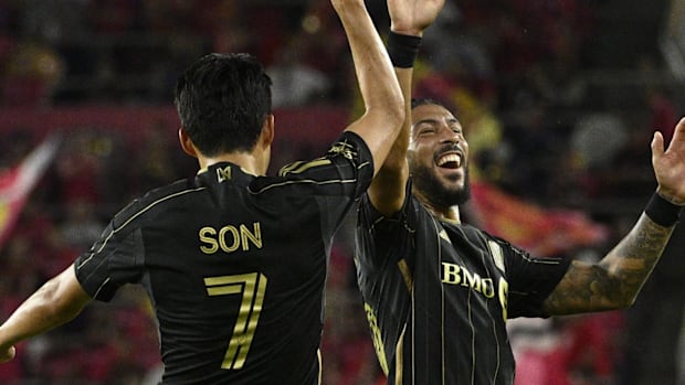 ซน ฮึง-มิน - เดนิส บัวนกา ซน ฮึง-มิน - เดนิส บัวนกา