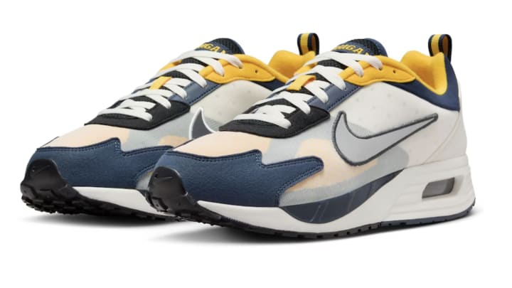 Michigan Wolverines Nike Air Max Solo