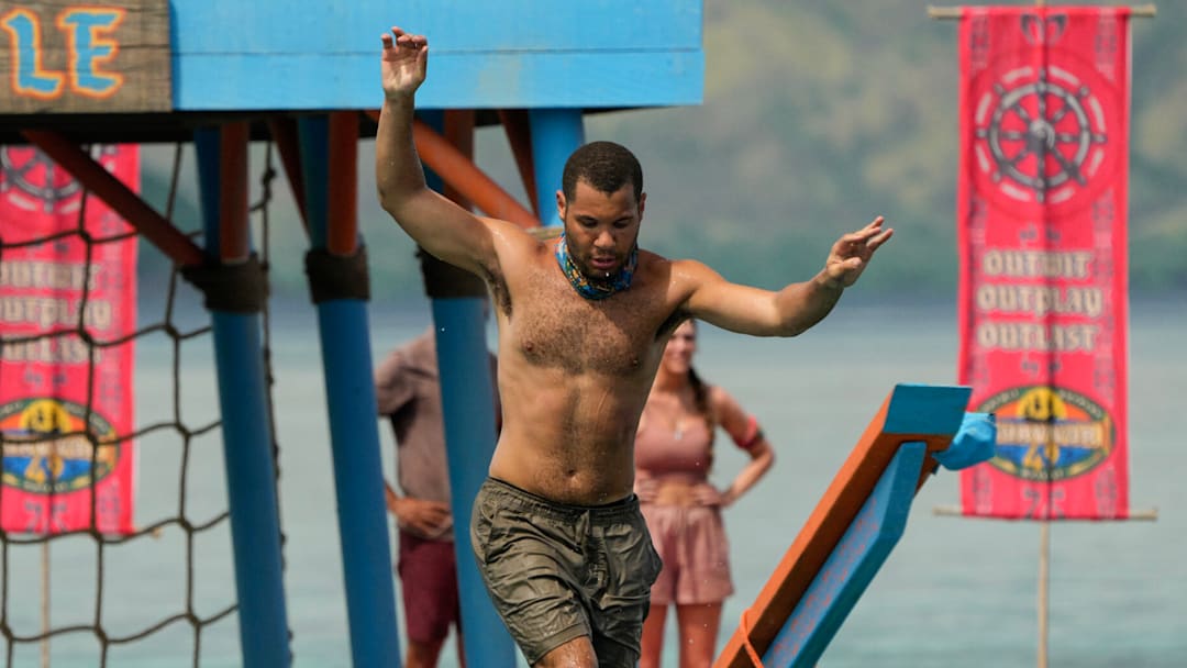 “Lovable Losers” – An unprecedented medical emergency leaves the castaways shaken. A second beware advantage is found in the game, and its finder must earn their vote back before it’s too late, on SURVIVOR, Wednesday, Oct. 8 (8:00-9:30 PM, ET/PT) - Credit: CBS
