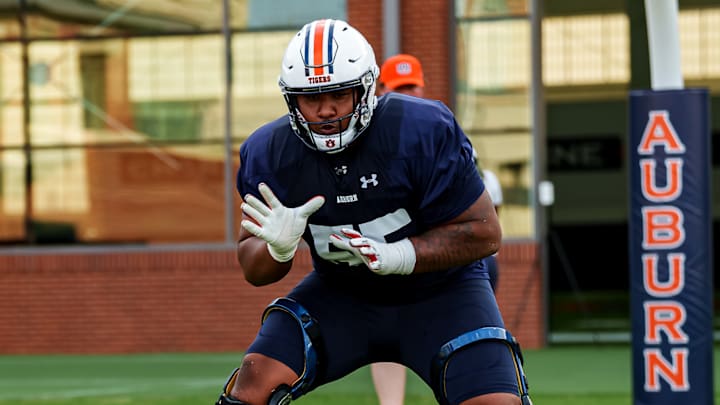 Auburn Tigers offensive lineman Bradyn Joiner