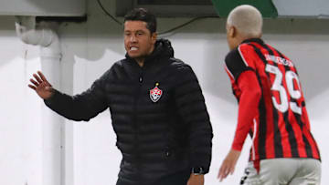 Thiago Carpini comanda o Leão
