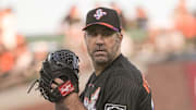 San Francisco Giants pitcher Justin Verlander (35) throws against the Chicago Cubs at Oracle Park. 