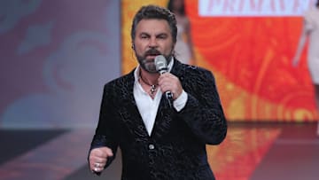 Mijares estuvo casado con la cantante Lucero y tuvieron dos hijos que heredaron su talento
