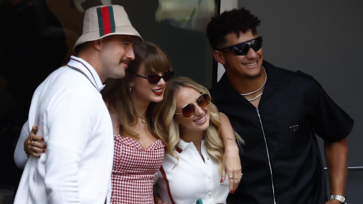 Sep 8, 2024; Flushing, NY, USA; Recording artist Taylor Swift and Kansas City Chiefs tight end Travis Kelce and Kansas City Chiefs quarterback Patrick Mahomes and Brittany Mahomes look on in the men’s singles final of the 2024 U.S. Open tennis tournament at USTA Billie Jean King National Tennis Center at Louis Armstrong Stadium. 