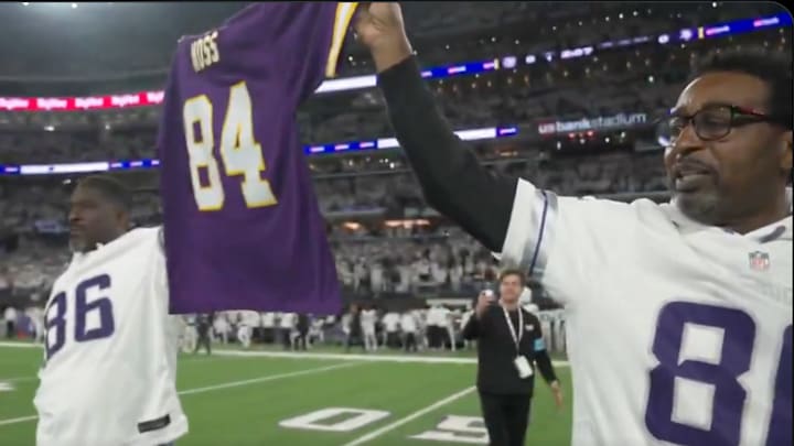 Cris Carter and Jake Reed walk out with a Randy Moss jersey before Minnesota Vikings game vs. Chicago Bears. 