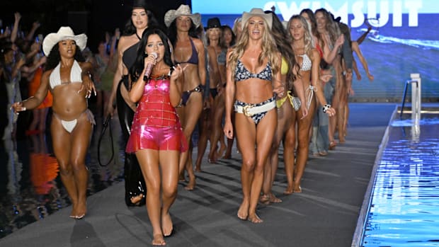 Jessie Murph performs at the SI Swimsuit Runway Show 2025