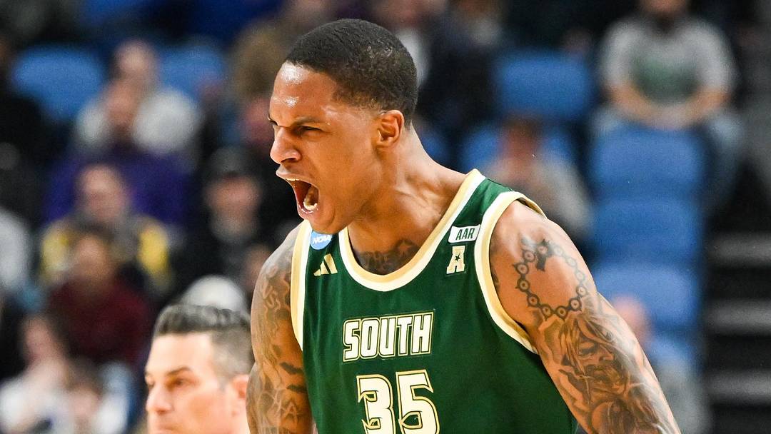 Mar 19, 2026; Buffalo, NY, USA; South Florida Bulls forward Izaiyah Nelson (35) reacts to a play during the first half against the Louisville Cardinals during a first round game of the men's 2026 NCAA Tournament at Keybank Center. Mandatory Credit: Mark Konezny-Imagn Images