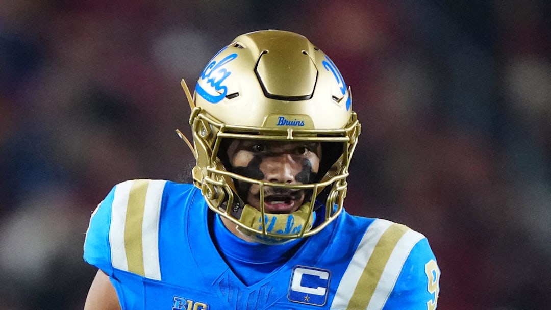 Nov 29, 2025; Los Angeles, California, USA; UCLA Bruins quarterback Nico Iamaleava (9) carries the ball against the Southern California Trojans in the first half at United Airlines Field at Los Angeles Memorial Coliseum. Mandatory Credit: Kirby Lee-Imagn Images