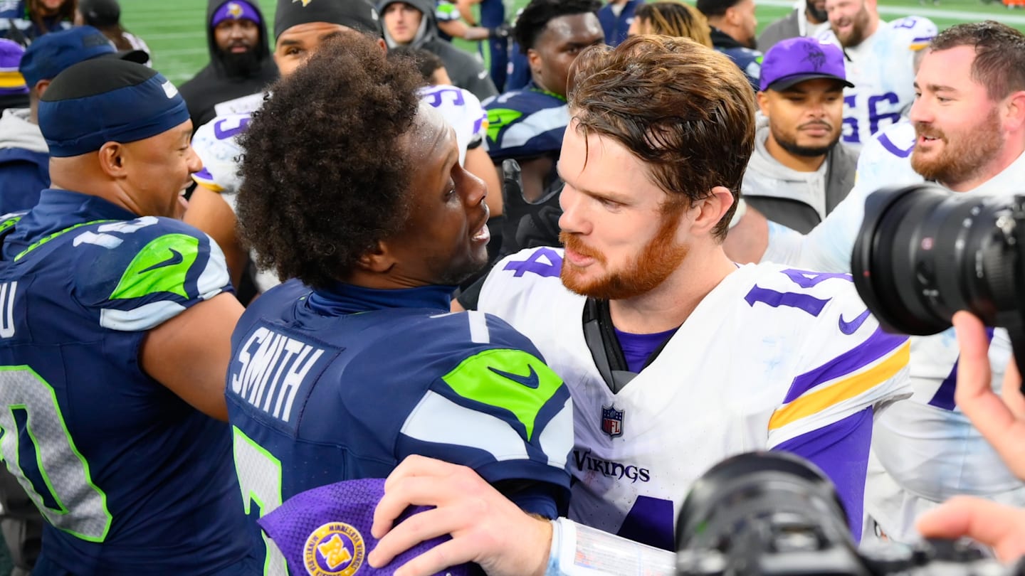 Seattle Seahawks' Quarterback Strategy Earns NFL Executive Praise Amid Ongoing Transitions