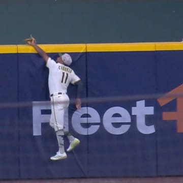 Jackson Chourio saves the Brewers with an unreal catch.