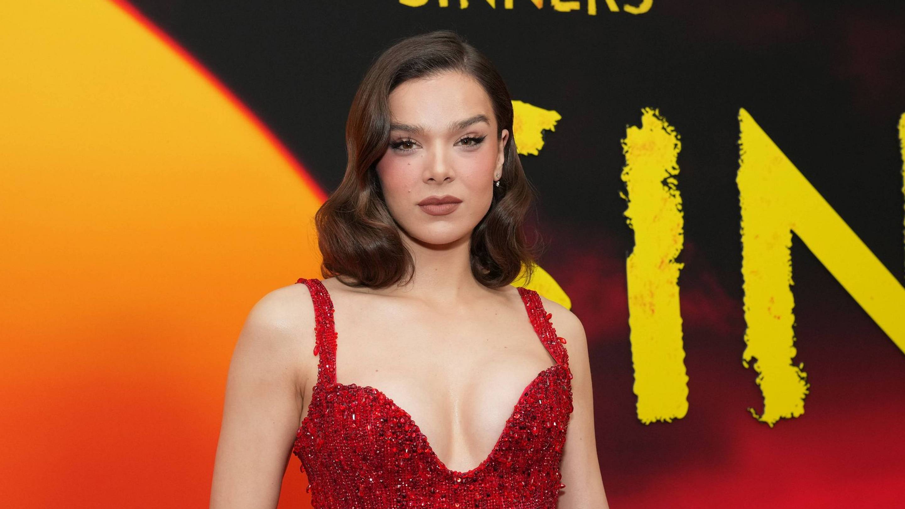 Hailee Steinfeld Reveals Surprise 'Magic' Project During Bills' Bye Week