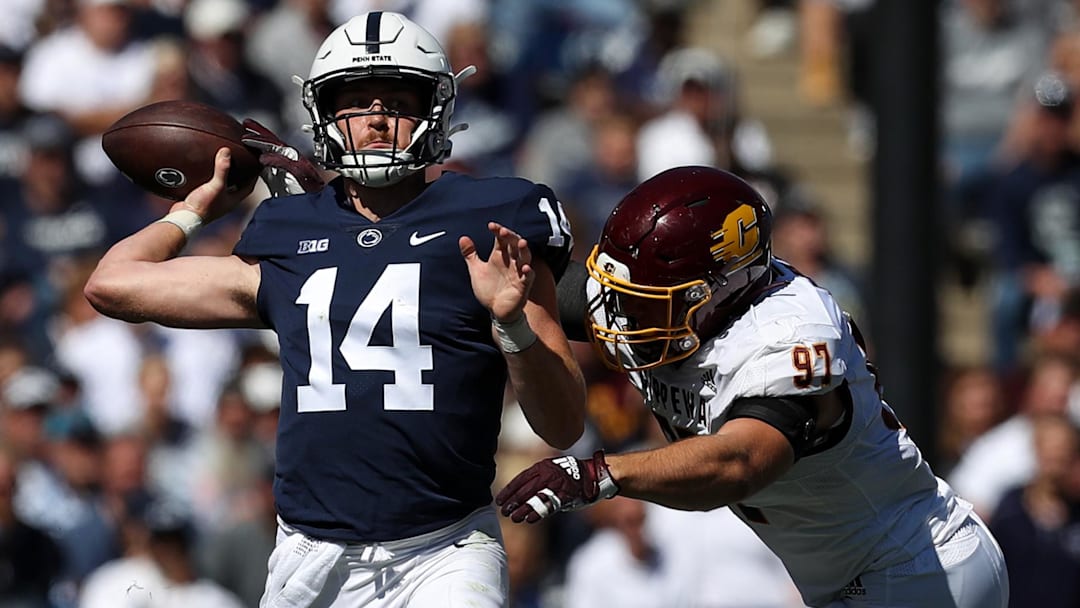 Central Michigan Chippewas defensive linesman Michael Heldman (97).