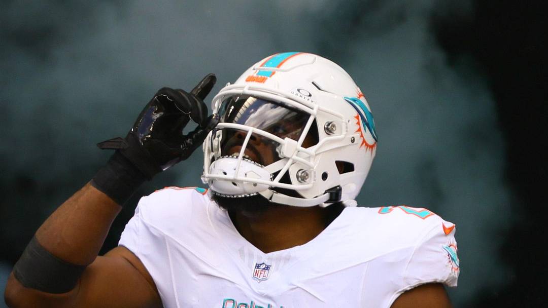 Miami Dolphins linebacker Jordyn Brooks