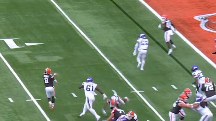 Dillon Gabriel Throws First TD of His NFL Career in Browns-Vikings Game
