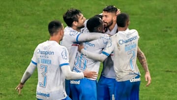 Kanu volta de suspensão e deve começar entre os titulares