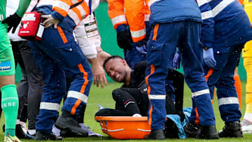 Neymar salió lesionado en el encuentro ante AS Saint-Etienne