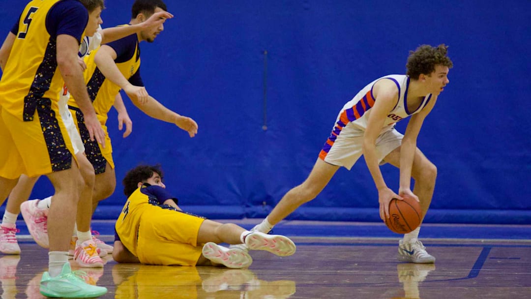 Garden City hosts the Thurston Eagles on Tuesday night at 7:00 p.m.